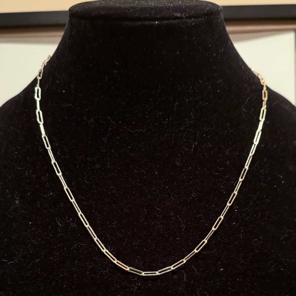 Kendra Scott Courtney Paperclip Necklace in Gold - Picture 2 of 10